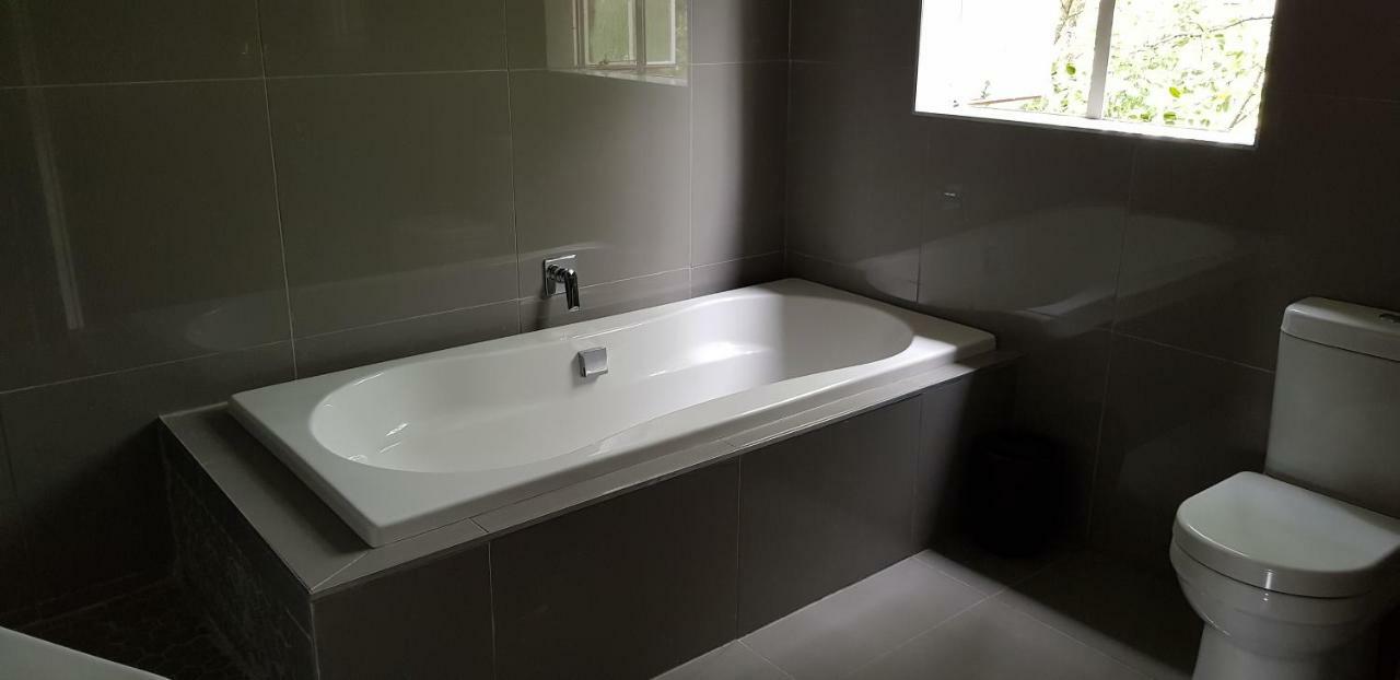 Alm-Ue Villa Dullstroom Bagian luar foto