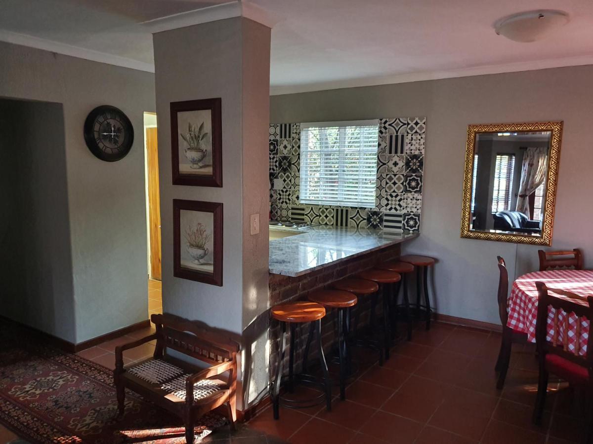 Alm-Ue Villa Dullstroom Bagian luar foto